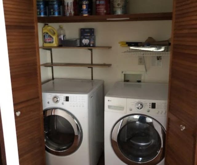 washroom featuring laundry area and washing machine and dryer