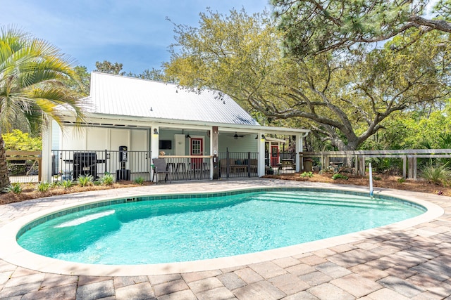 view of pool with fence, ceiling fan, and a fenced in pool