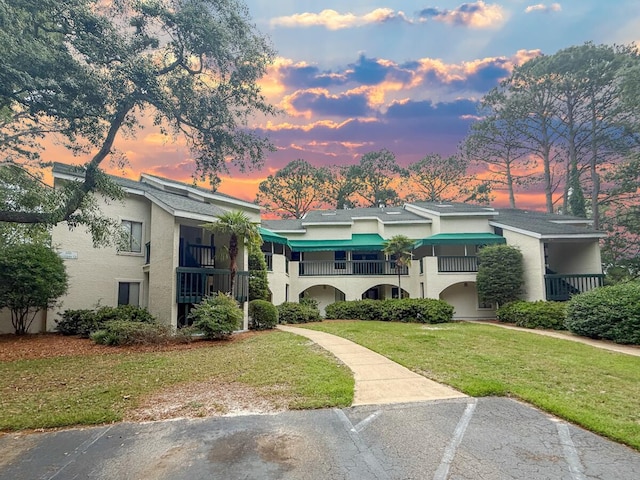210 Southlake Ct Unit 210, Niceville, FL 32578 - view of front of property featuring stucco siding, a front lawn, and a balcony