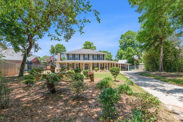 view of front of home featuring fence and covered porch