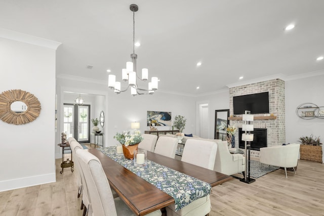 dining space with an inviting chandelier, ornamental molding, baseboards, light wood-type flooring, and recessed lighting