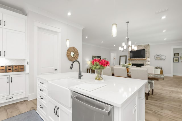 kitchen featuring ornamental molding, open floor plan, light wood-type flooring, recessed lighting, and dishwasher
