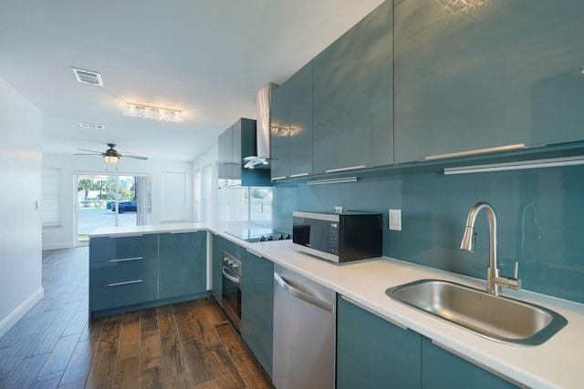 kitchen with visible vents, stainless steel appliances, modern cabinets, and a sink