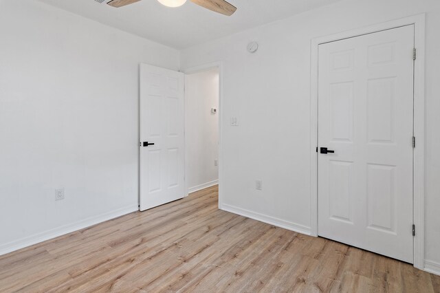 unfurnished bedroom featuring baseboards, a ceiling fan, and wood finished floors