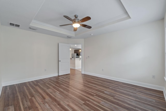 2690 Hartman Ct, Navarre, FL 32566 - spare room with wood finished floors, visible vents, a ceiling fan, a tray ceiling, and baseboards