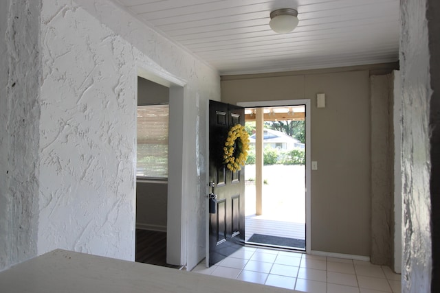 106 3rd St, Niceville, FL 32578 - tiled foyer featuring a textured wall