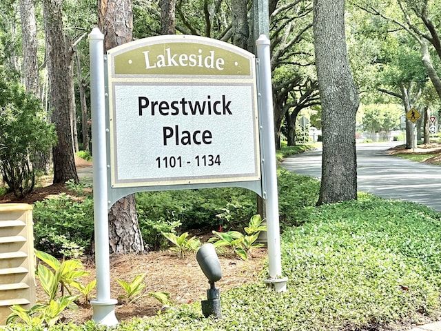 view of community / neighborhood sign