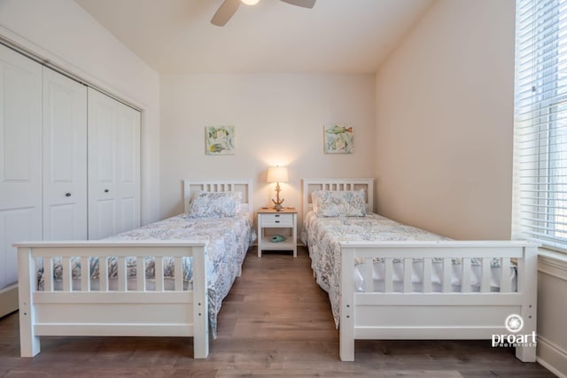 bedroom featuring a ceiling fan, wood finished floors, and a closet