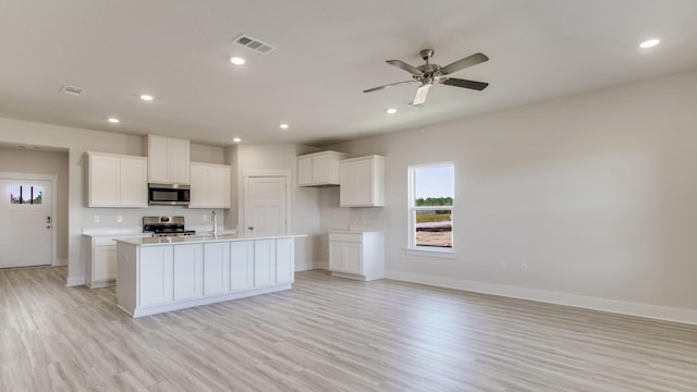 3068 Heritage Plantation Blvd, Laurel Hill, FL 32567 - kitchen featuring visible vents, appliances with stainless steel finishes, light countertops, baseboards, and light wood-style floors