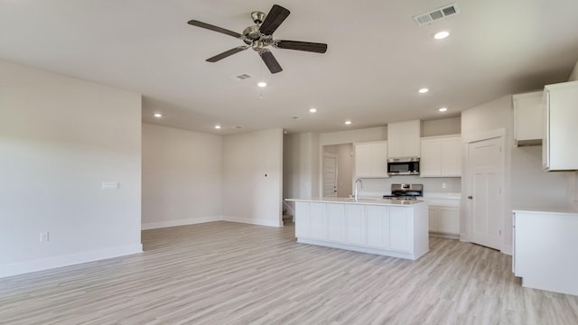 3068 Heritage Plantation Blvd, Laurel Hill, FL 32567 - kitchen with a sink, stainless steel appliances, open floor plan, a ceiling fan, and visible vents