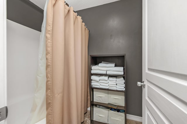 2628 Salamanca St, Navarre, FL 32566 - full bath with baseboards