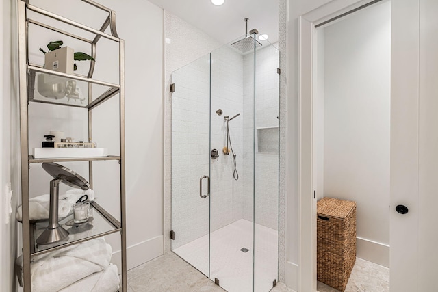 full bath featuring baseboards, recessed lighting, visible vents, and a shower stall
