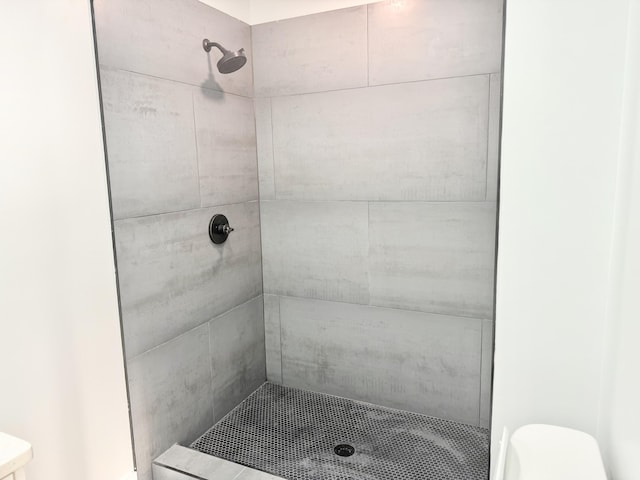 2710 Rutgers Dr, Panama City, FL 32405 - bathroom featuring toilet and tiled shower