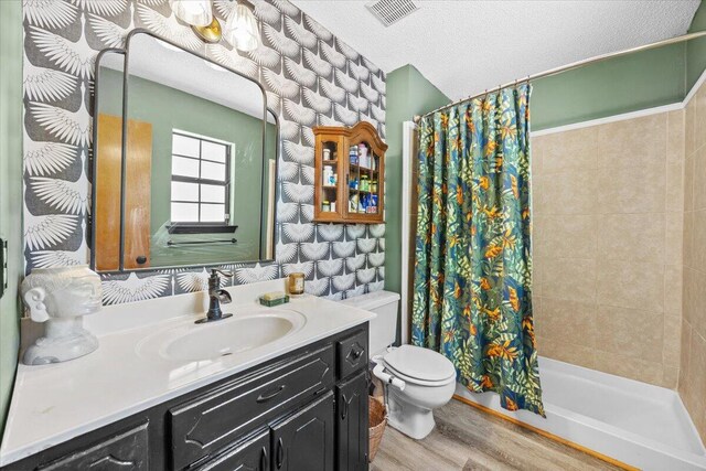 612 Moss Dr, Crestview, FL 32536 - bathroom with tiled shower, toilet, wood finished floors, and visible vents