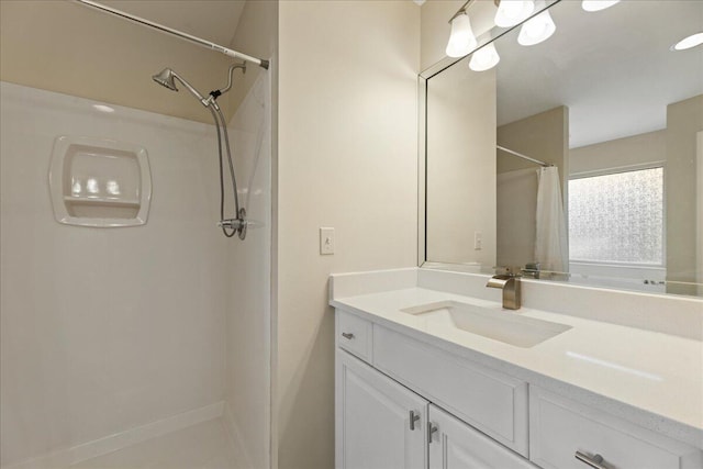 full bathroom featuring a shower with curtain and vanity