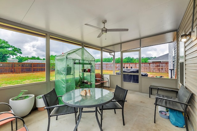 sunroom / solarium featuring a ceiling fan and outdoor dining space
