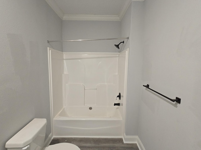 467 N County Highway 395, Santa Rosa Beach, FL 32459 - full bath featuring toilet, baseboards, wood finished floors, shower / bathing tub combination, and ornamental molding