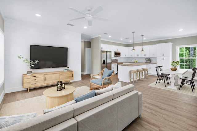 467 N County Highway 395, Santa Rosa Beach, FL 32459 - living area featuring visible vents, a ceiling fan, light wood-style flooring, and recessed lighting