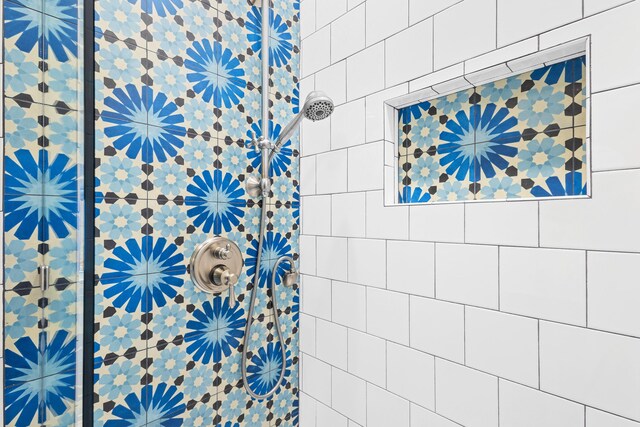 50 Camellia St, Santa Rosa Beach, FL 32459 - full bathroom featuring tiled shower