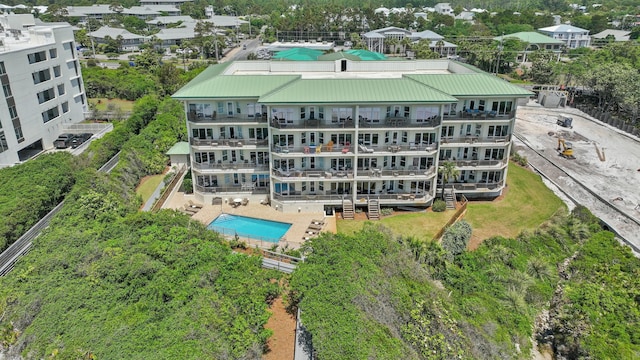 bird's eye view of a pool area and a tree filled landscape