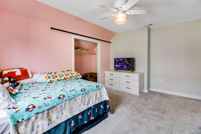 bedroom with carpet flooring, ceiling fan, baseboards, visible vents, and a closet