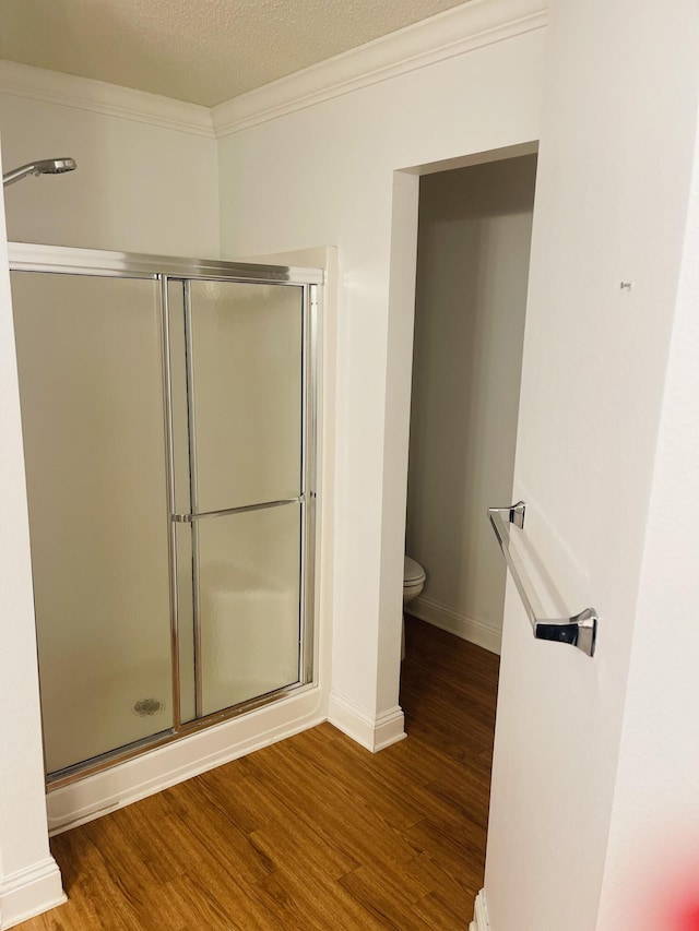437 Hatchee Dr, Crestview, FL 32536 - full bath featuring toilet, wood finished floors, a stall shower, ornamental molding, and baseboards