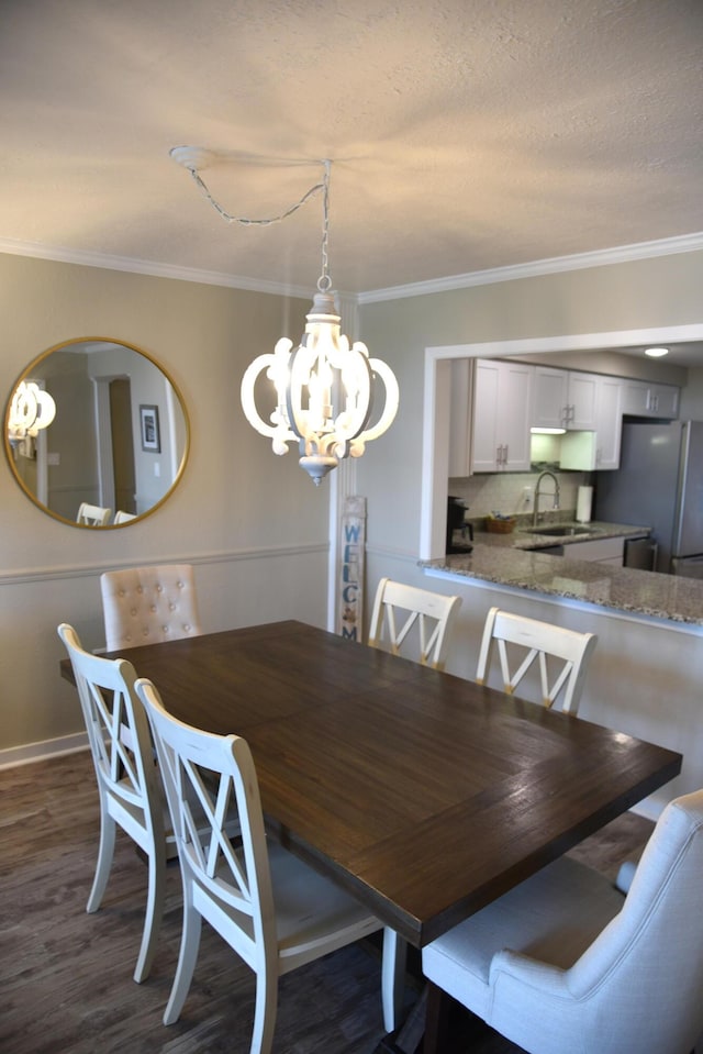 900 Gulf Shore Dr Unit 3042, Destin, FL 32541 - dining room featuring a chandelier, dark wood finished floors, ornamental molding, and baseboards