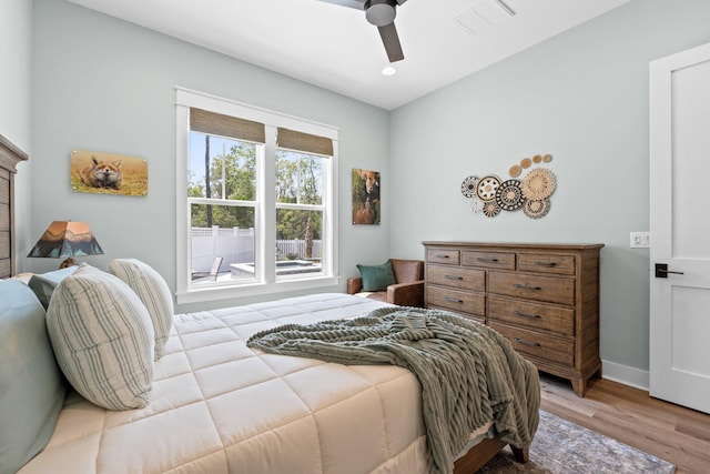 bedroom featuring a ceiling fan, visible vents, baseboards, recessed lighting, and light wood-style flooring