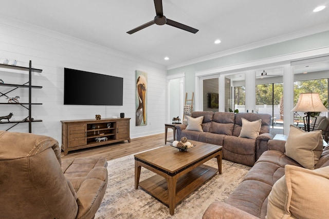 living room featuring light wood-style floors, ceiling fan, recessed lighting, and crown molding