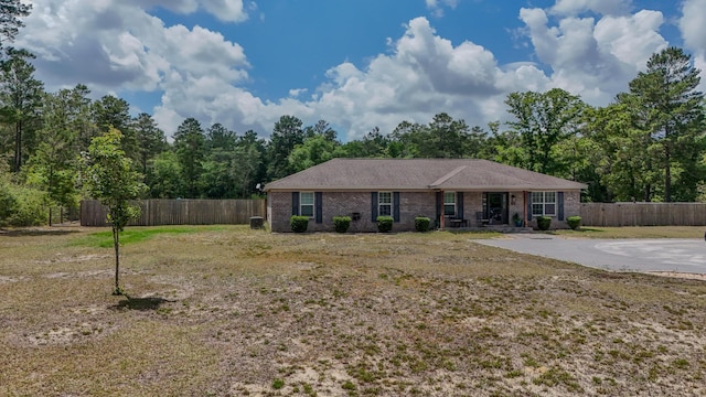 199 W Italian Ave, Defuniak Springs, FL 32433 - ranch-style home featuring covered porch and brick siding