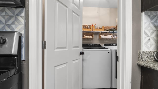 199 W Italian Ave, Defuniak Springs, FL 32433 - washroom with washer and clothes dryer