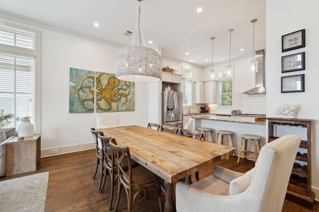 dining area featuring dark wood-style flooring, visible vents, crown molding, baseboards, and recessed lighting