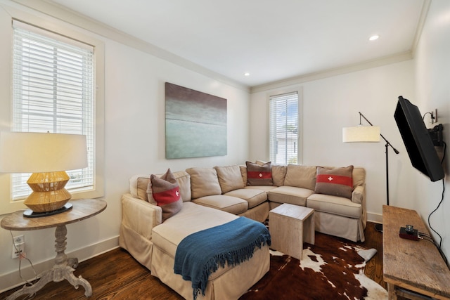 living area featuring recessed lighting, baseboards, ornamental molding, and dark wood finished floors