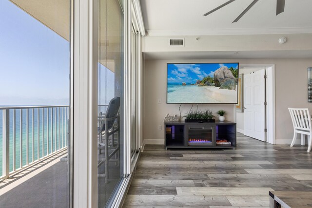 16819 Front Beach Rd Unit 2415, Panama City Beach, FL 32413 - living room featuring ceiling fan, crown molding, wood finished floors, and baseboards