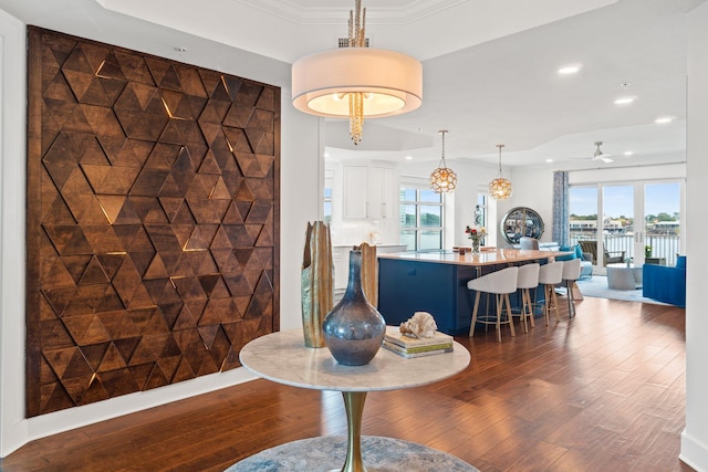 dining room with ceiling fan, crown molding, dark wood-style floors, and recessed lighting