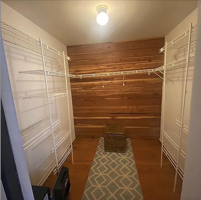 941 Walton Bridge Rd, Ponce De Leon, FL 32455 - walk in closet featuring wood finished floors
