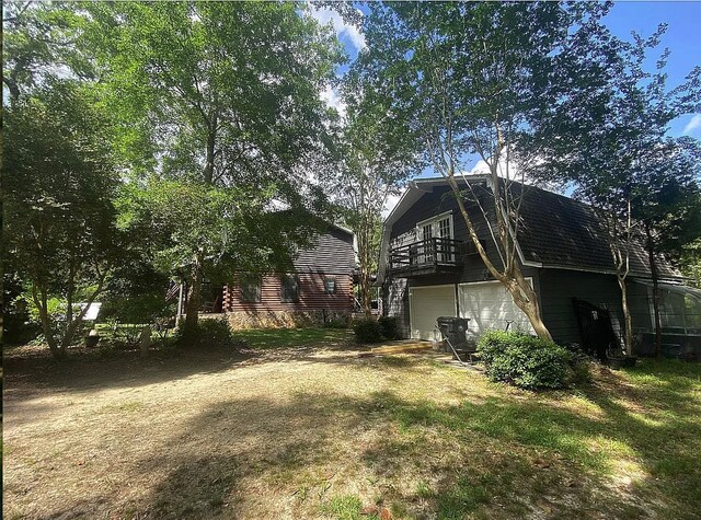 941 Walton Bridge Rd, Ponce De Leon, FL 32455 - view of home's exterior featuring a garage and a gambrel roof