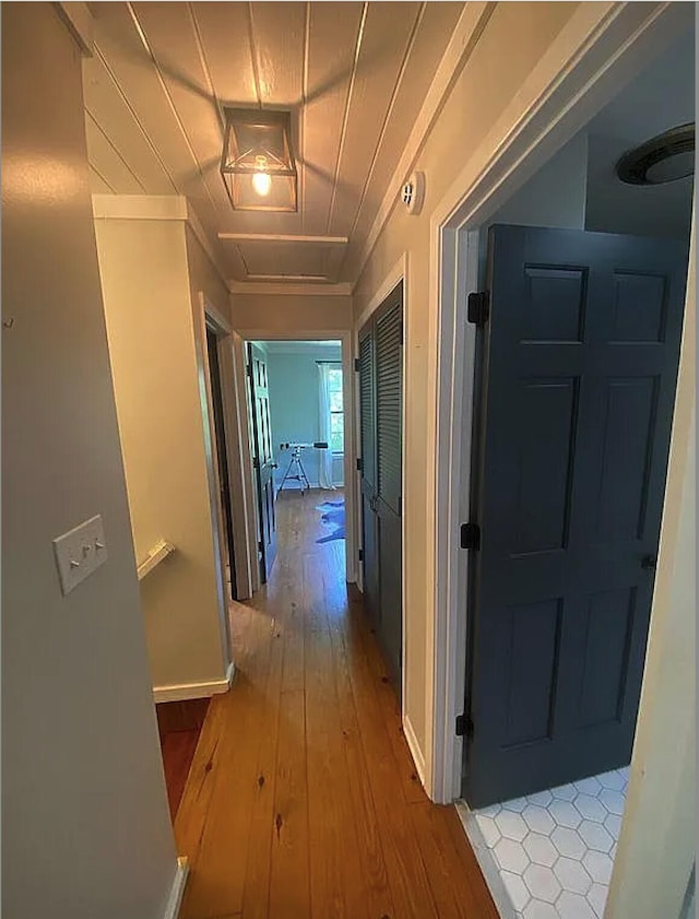941 Walton Bridge Rd, Ponce De Leon, FL 32455 - hallway with hardwood / wood-style flooring and baseboards