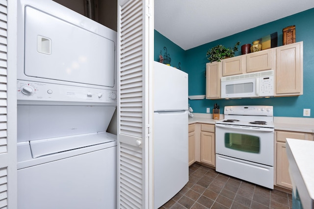 775 Gulf Shore Dr Unit 9222, Destin, FL 32541 - kitchen featuring white appliances, stacked washer / dryer, light countertops, and light brown cabinetry