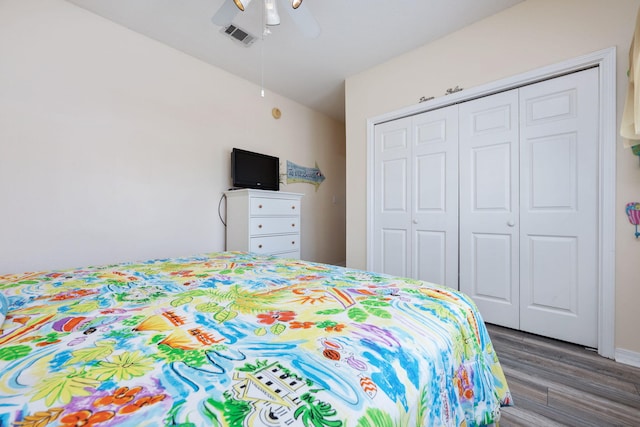 775 Gulf Shore Dr Unit 9222, Destin, FL 32541 - bedroom featuring wood finished floors, a closet, and ceiling fan