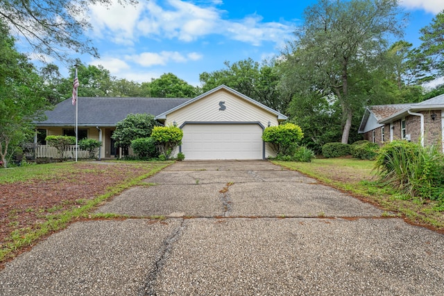 102 Bermuda Way, Niceville, FL 32578 - view of front of home with driveway and an attached garage