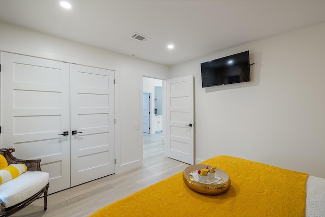 interior space with light wood-style floors, recessed lighting, and baseboards