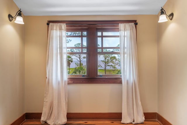 25 17th St, Apalachiacola, FL 32320 - detailed view of baseboards