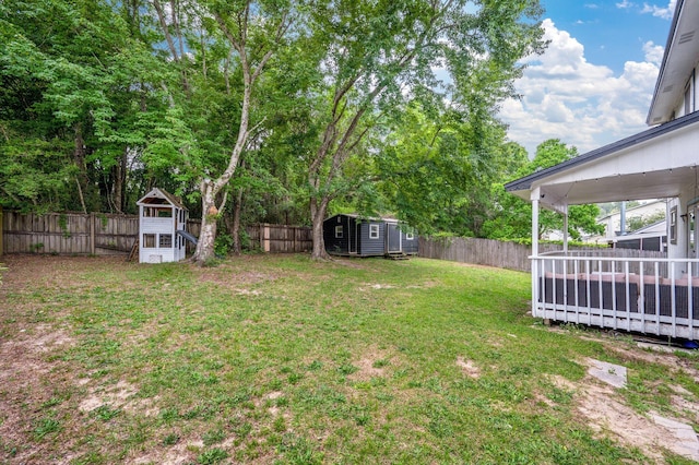 124 Palmetto Dr, Crestview, FL 32539 - view of yard with a storage shed and an outbuilding