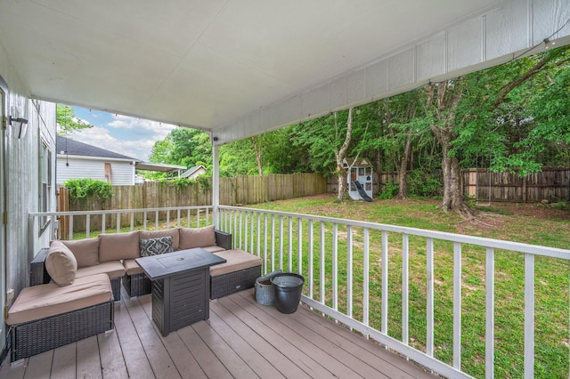 124 Palmetto Dr, Crestview, FL 32539 - wooden terrace with an outdoor living space