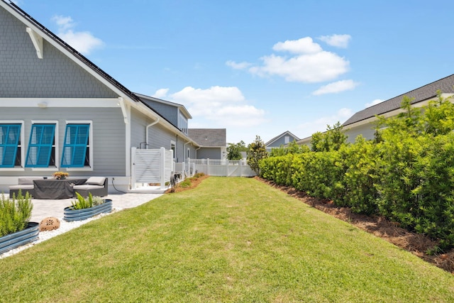 view of yard featuring a patio