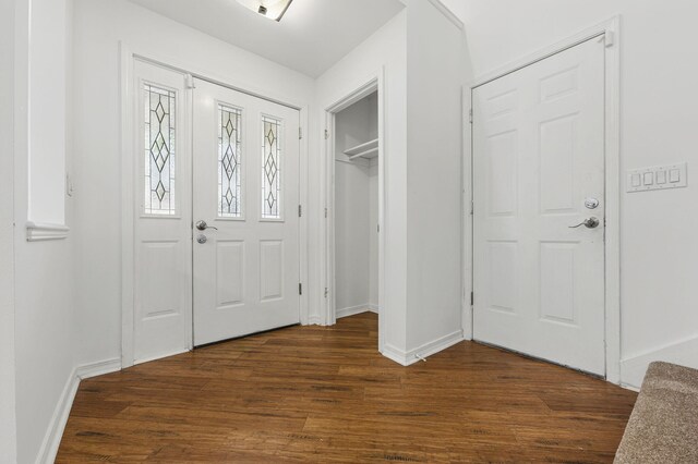 1405 Ariel Ln, Fort Walton Beach, FL 32547 - foyer featuring dark wood-type flooring and baseboards