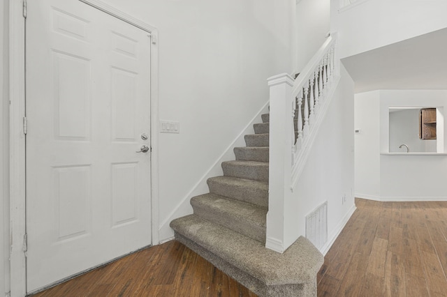 1405 Ariel Ln, Fort Walton Beach, FL 32547 - foyer with stairs, hardwood / wood-style floors, and baseboards