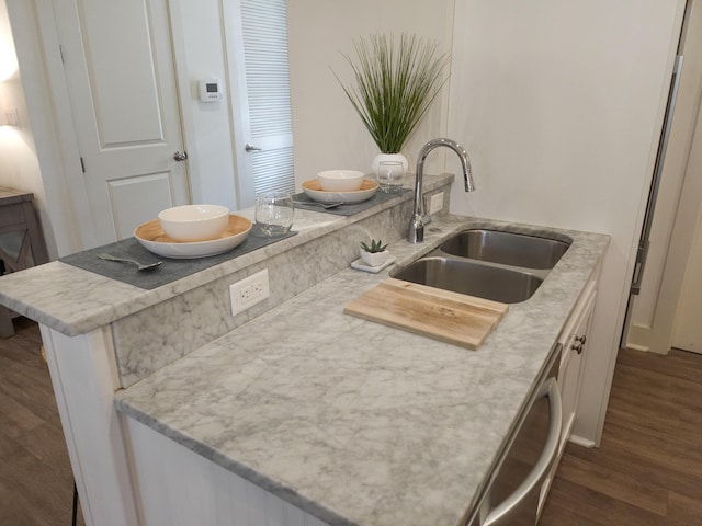 10 Gulfview Way, Santa Rosa Beach, FL 32459 - kitchen with dark wood-type flooring, a sink, white cabinetry, and dishwasher