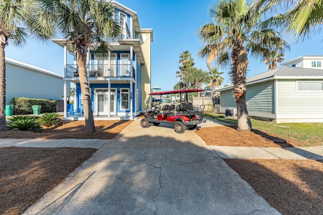 77 Mark St, Destin, FL 32541 - view of front of house featuring a balcony